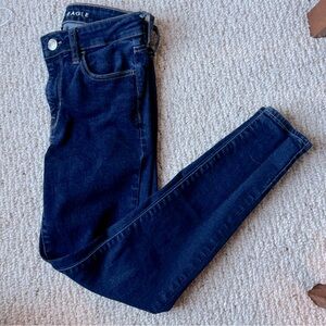 American Eagle dark denim super stretch jeans. Size 4.